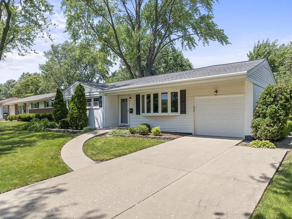  Guided Tour 708 W Thomas Street, Arlington Heights, IL 60004: Homes for Sale - Hommati  131abacfee70399b53364980642b73c6