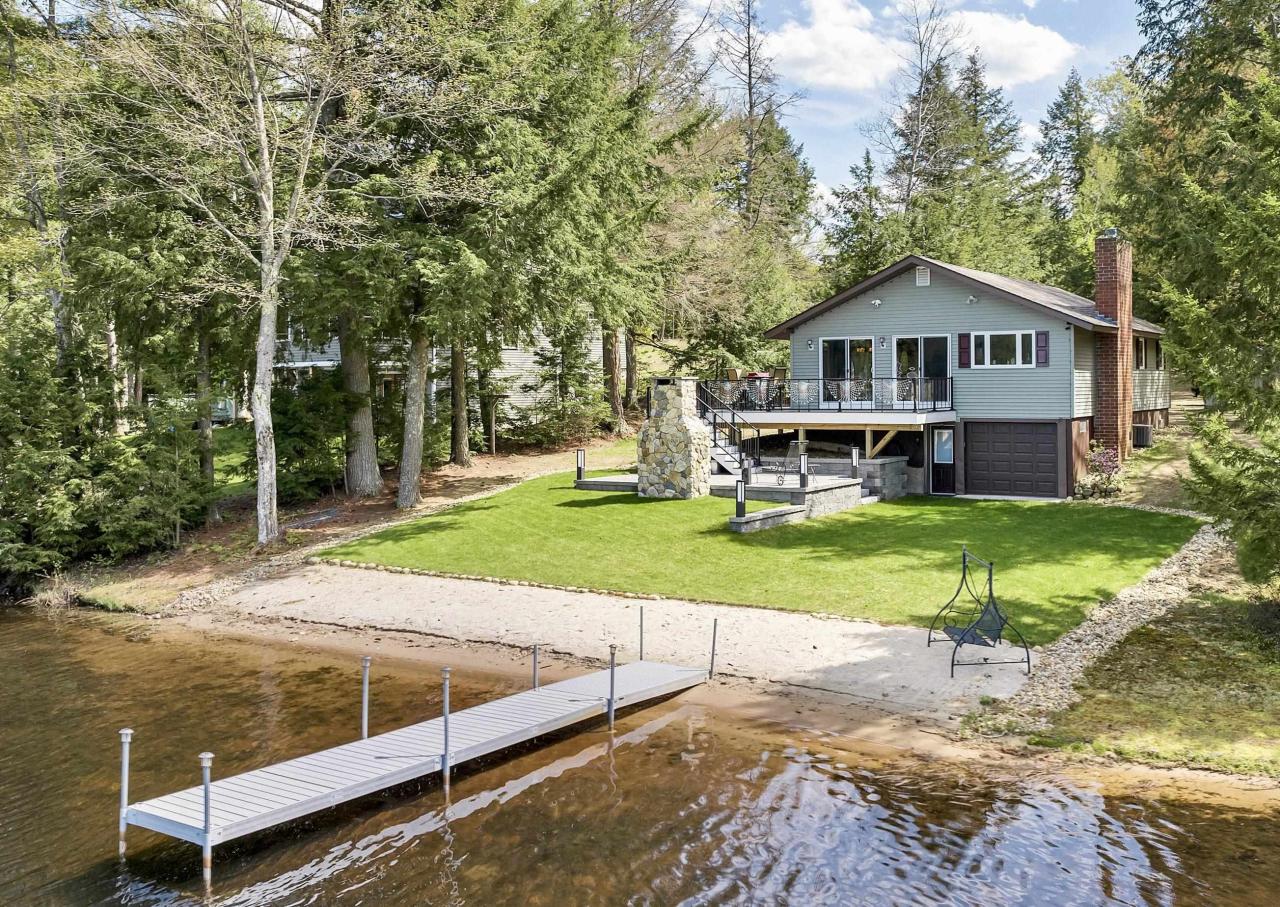  Maps and Schools 129 Hermit Lake Road, Sanbornton, NH 03269: Homes for Sale - Hommati  60afc353939c35d0a30181cffe6c6dd9