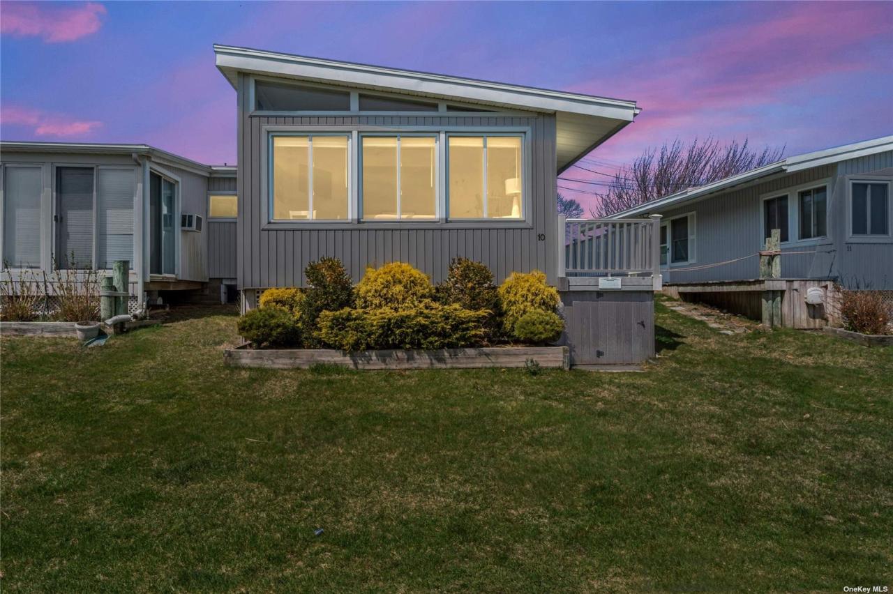  Guided Tour 2500 Maple Lane, Unit #10, Greenport, NY 11944: Homes for Sale - Hommati  9f67185f12193712fc1c60529dbb34be